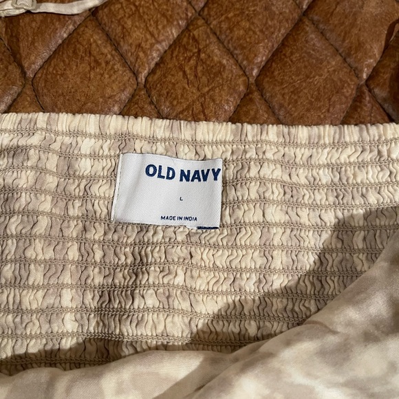 Tank tops - Picture 3 of 10